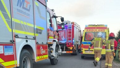 Dachowanie o świcie w gminie Czerwińsk! 20-latka straciła panowanie nad Oplem – trzy osoby w szpitalu