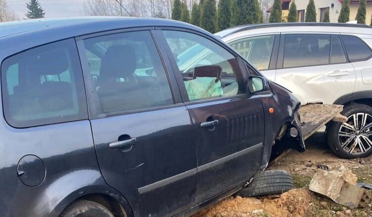 Nietrzeźwy kierowca z sądowym zakazem spowodował kolizję