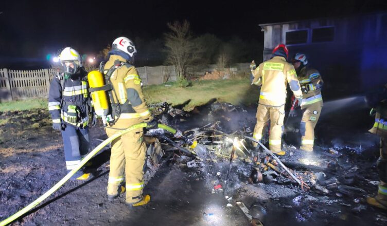 Nocny pożar zakończony tragedią. Nie żyje mężczyzna mimo dramatycznej walki o życie