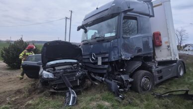 Koszmarny poranek na DK62. Zderzenie trzech pojazdów, ranni i akcja LPR 