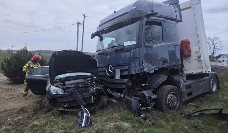 Koszmarny poranek na DK62. Zderzenie trzech pojazdów, ranni i akcja LPR 