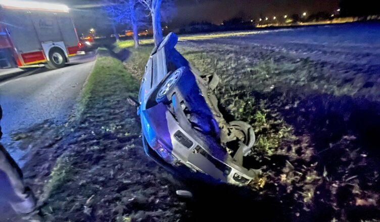 Ponad 2 promile i „pośpiech do dziewczyny”! Kierowca zakończył jazdę w rowie – to nie pierwszy raz