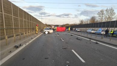 Dwie osoby nie żyją, sprawcy mogli uciec. Policja zatrzymała dwóch mężczyzn