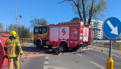 Tragedia w Nowym Dworze Mazowieckim – zderzenie motocykla z autem. Motocyklista nie żyje