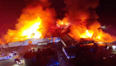 Gigantyczny pożar pod Warszawą! Ogień trawił halę przez 49 godzin. Jedna z najtrudniejszych akcji w historii straży