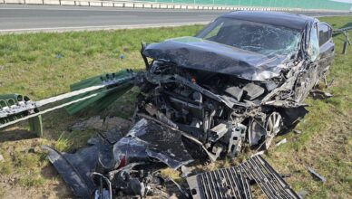 Gwałtowny manewr na S7 i zderzenie z ciężarówką. Wszystko przez przeszkodę na drodze