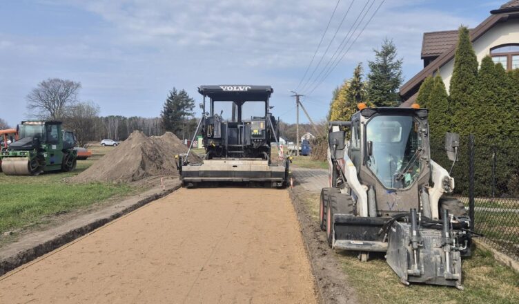 Dąbrówka - Gmina porządkuje drogowe oczekiwania