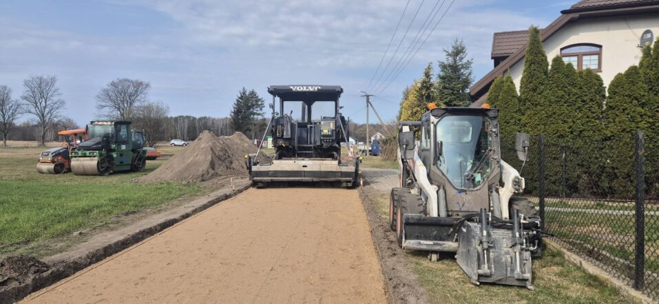 Dąbrówka - Gmina porządkuje drogowe oczekiwania