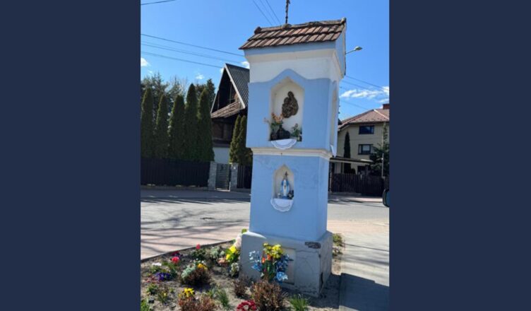 Kobyłka pozyskała środki na renowację kapliczki przy ul. Reczajskiej. Miasto sięgnęło po wsparcie z Mazowsza