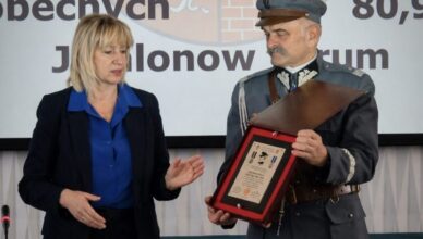 Podziękowania dla burmistrz Ząbek za zaangażowanie w pielęgnowanie tradycji patriotycznych