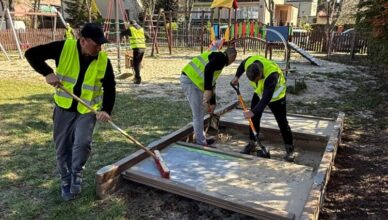 Ząbki - Wiosenne porządki na miejskich placach zabaw
