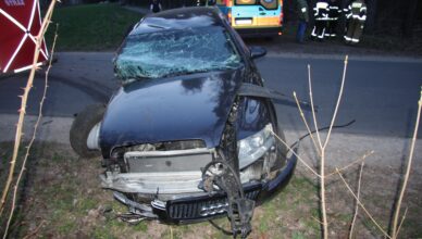 Pędził ponad 180 km/h. Śmiertelny rajd pijanego kierowcy. Audi zmiażdżone, pasażer nie żyje