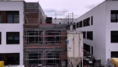 Trwa rozbudowa Szkoły Podstawowej nr 4 w Markach. Powstanie nowa przestrzeń dla ponad 300 uczniów