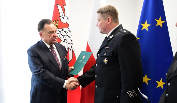 Uratował matkę z dzieckiem. Znamy Strażaka Miesiąca.