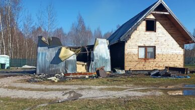 Ogień strawił garaż i zagroził domowi! Dramatyczna akcja strażaków w Rżyskach