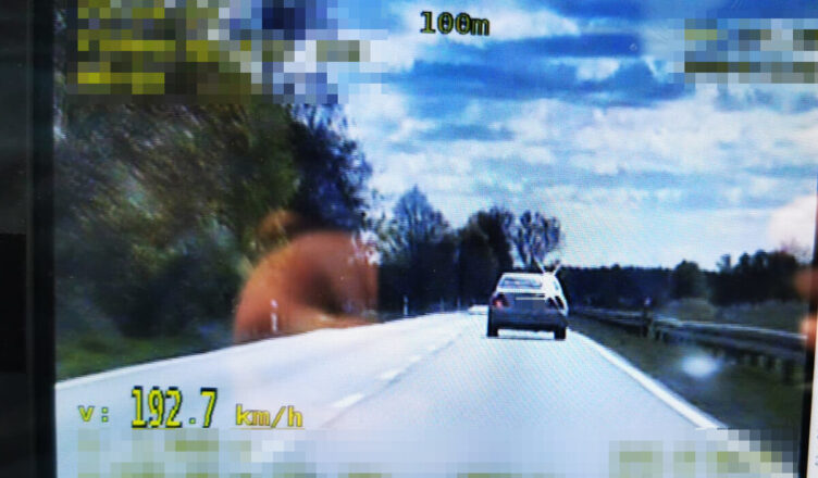 128 km/h w zabudowanym, 192 km/h poza nim. Brawura na drogach powiatu otwockiego. Dwóch kierowców słono zapłaciło.
