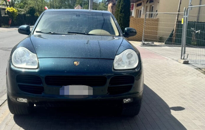 2 promile, pościg i dzieci na pokładzie. Kierowca Porsche słono zapłaci za brawurę.