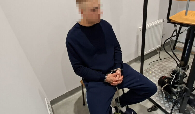 Finał urodzinowej imprezy w areszcie. Trzech napastników odpowie za pobicie jubilata