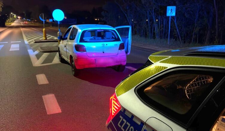 Wjechał w znak drogowy, bo był pijany i go nie zauważył, później próbował przekupić policjantów