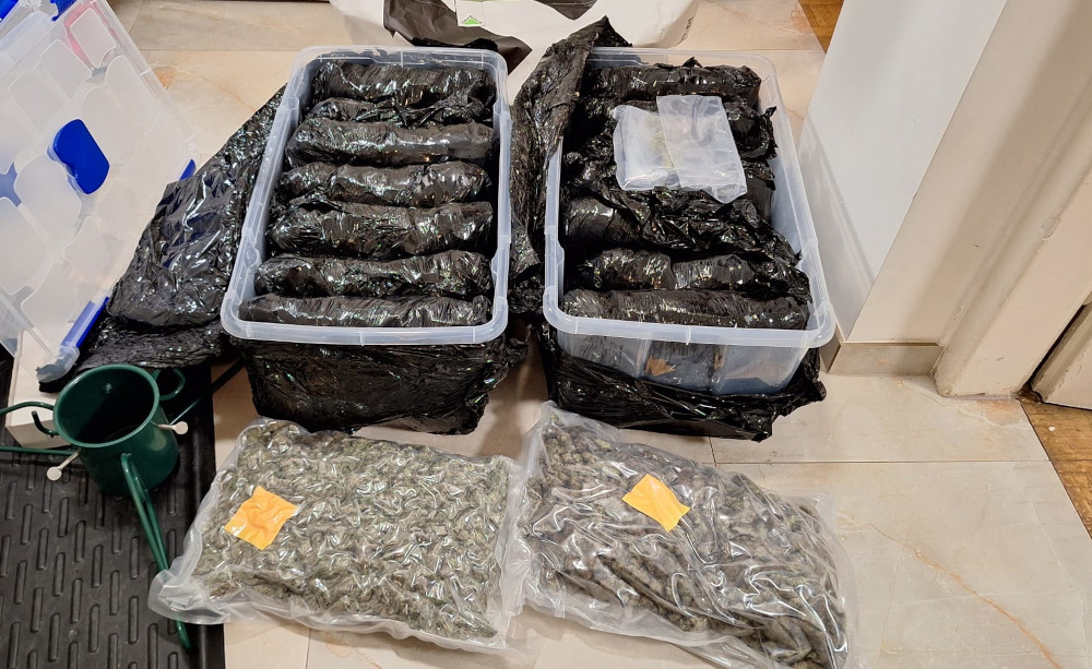 Magazyn narkotyków na Puławskiej rozbity! 18 kg marihuany i kokaina warte miliony