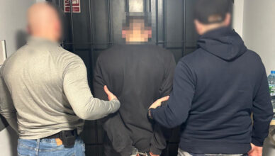 Duet oszustów w rękach policjantów- usłyszeli po 140 zarzutów