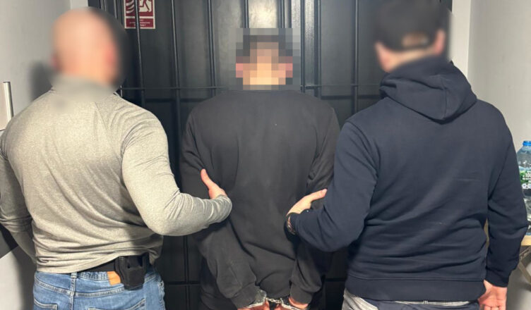 Duet oszustów w rękach policjantów- usłyszeli po 140 zarzutów