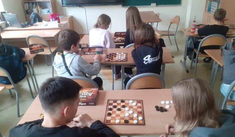 Ząbki - Podsumowanie innowacji pedagogicznej opartej na ogólnopolskim projekcie edukacyjnym (Nie)zwykła matematyka - III edycja.