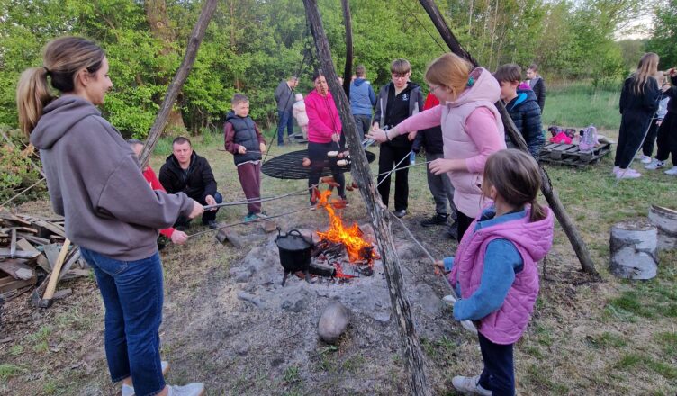 Małe dłonie – wielkie dzieło - Zbiórka 45 Drużyny Harcerskiej „Dąbrowa” w Jasienicy