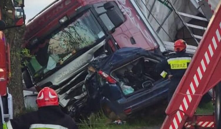 Śmiertelny wypadek w Chmielewie. 40‑letni kierowca zginął na miejscu
