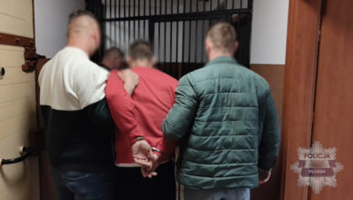 Niezatrzymanie się do kontroli drogowej, agresja i kolejne zarzuty. 41-latek odpowie za szereg przestępstw