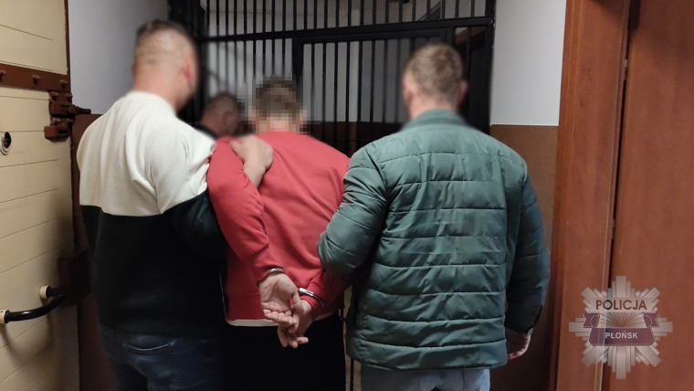 Niezatrzymanie się do kontroli drogowej, agresja i kolejne zarzuty. 41-latek odpowie za szereg przestępstw