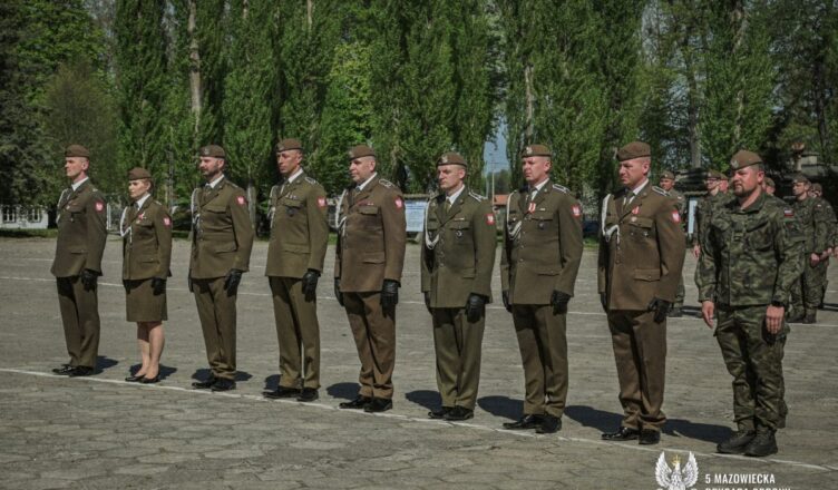 Wyróżnieni za służbę - uroczystości w 5 Mazowieckiej Brygadzie OT