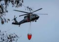 Ogromny pożar lasu na terenie powiatu wołomińskiego. Do akcji ruszyły dziesiątki strażaków, samoloty i wojskowy Black Hawk