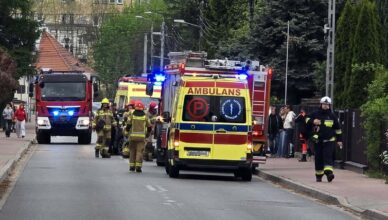Zderzenie w Ząbkach! Rozbite auta, ranni i błyskawiczna akcja służb ratunkowych na ul. Wojska Polskiego