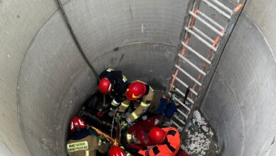 Dramat na budowie w Warszawie. 22-latek utknął 5 metrów pod ziemią, trwała skomplikowana akcja ratunkowa