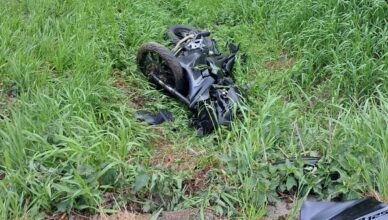 Dramatyczny wypadek pod Płockiem. 17-letni motocyklista wypadł z drogi podczas wyprzedzania