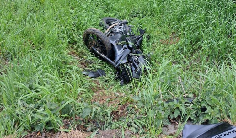 Dramatyczny wypadek pod Płockiem. 17-letni motocyklista wypadł z drogi podczas wyprzedzania