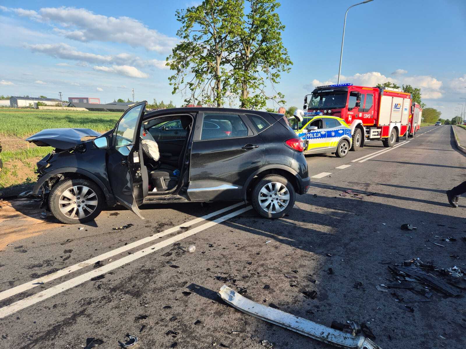 Groźny wypadek pod Zakroczymiem. Trzy osoby ranne po zderzeniu dwóch aut.