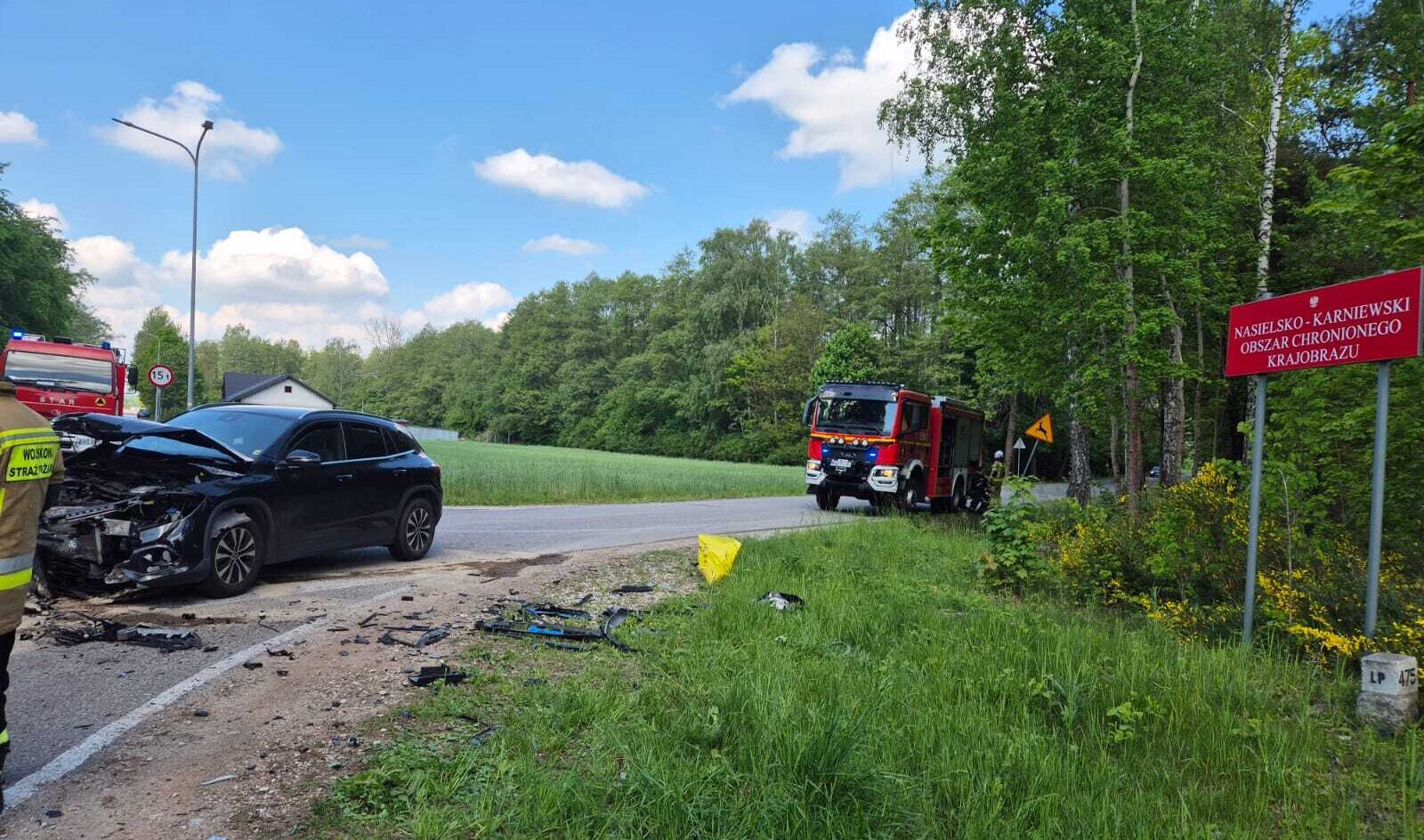 Groźny wypadek w Paulinowie. Dwie osoby ranne po zderzeniu aut, na miejscu wszystkie służby
