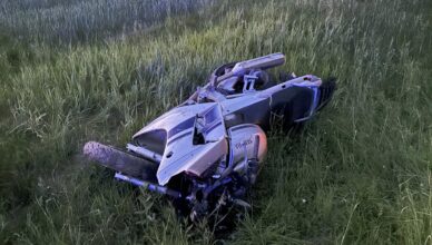 Motocyklista w ciężkim stanie po zderzeniu z autem pod Nowym Dworem Mazowieckim. Dramatyczny wieczór w Pomiechówku