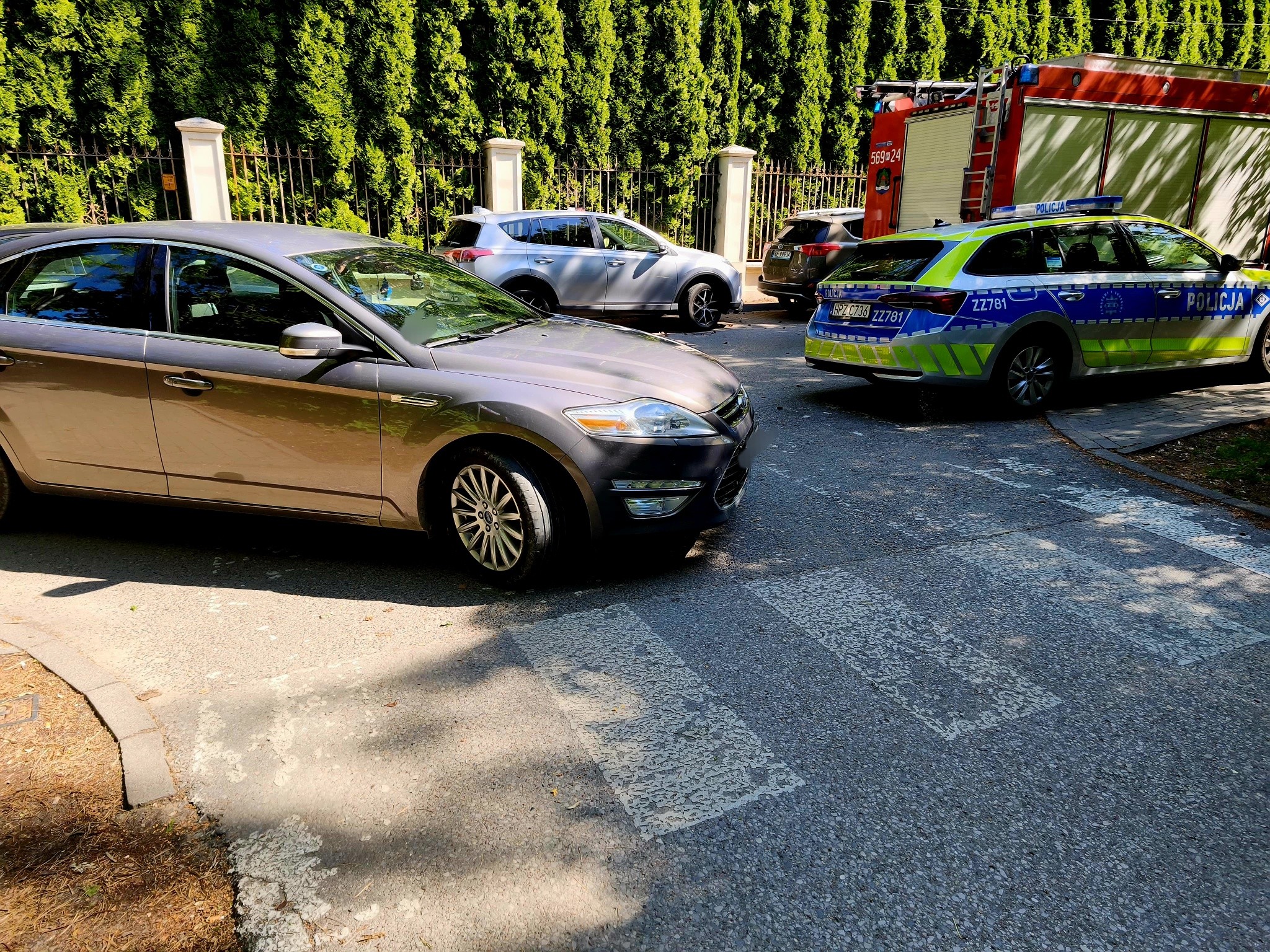 Potrącenie seniorki na pasach w Konstancinie-Jeziornie. 72-latka trafiła do szpitala