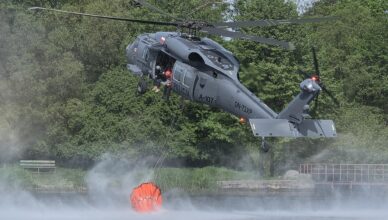 Gigantyczny pożar lasów w powiecie wołomińskim. Ogień strawił już ponad 315 hektarów, w akcji 1200 ratowników i śmigłowiec Black Hawk