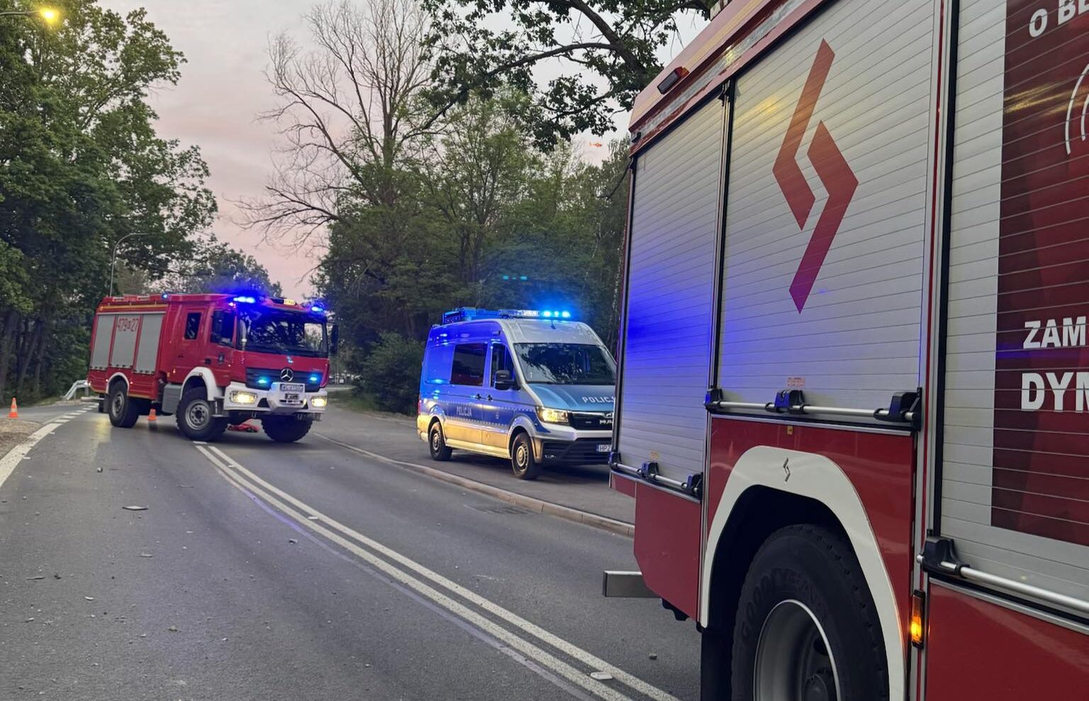 Poważny wypadek motocyklisty w Chotomowie. Na miejscu lądował śmigłowiec LPR