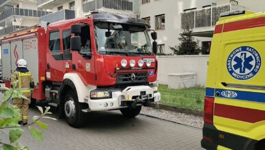 Interwencja ratowników w Ząbkach. Konieczne było siłowe otwarcie mieszkania