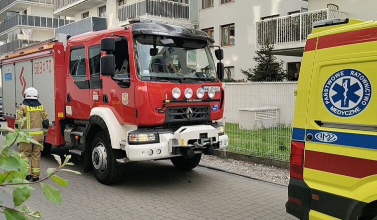 Interwencja ratowników w Ząbkach. Konieczne było siłowe otwarcie mieszkania
