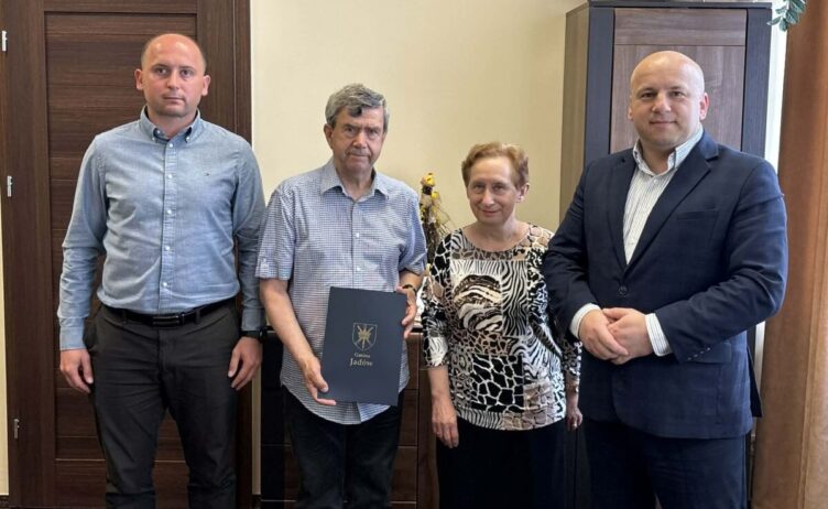 Jadów wspiera lokalne organizacje. Podpisano pierwsze umowy z NGO