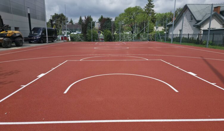 Sport zamiast ekranu. W Markach kończy się modernizacja boisk przy dwóch szkołach
