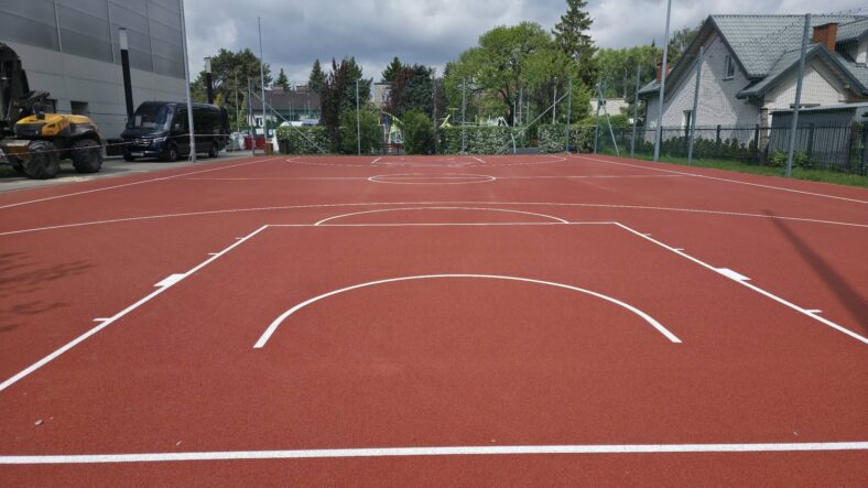 Sport zamiast ekranu. W Markach kończy się modernizacja boisk przy dwóch szkołach