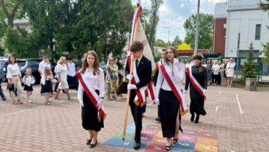 Szkoła z nowym patronem i nowym sztandarem. Marecka „Piątka” obrała wyjątkowy kierunek