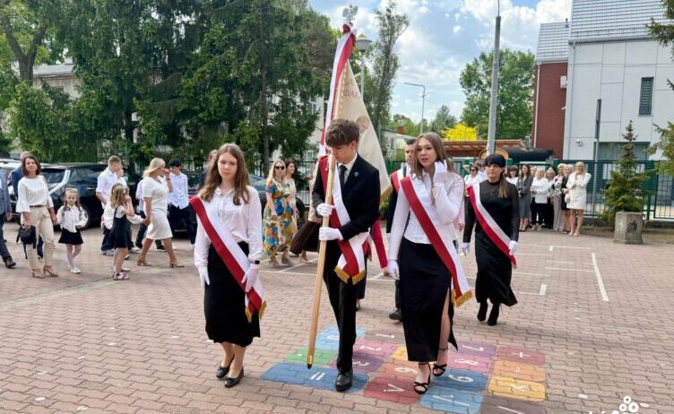 Szkoła z nowym patronem i nowym sztandarem. Marecka „Piątka” obrała wyjątkowy kierunek
